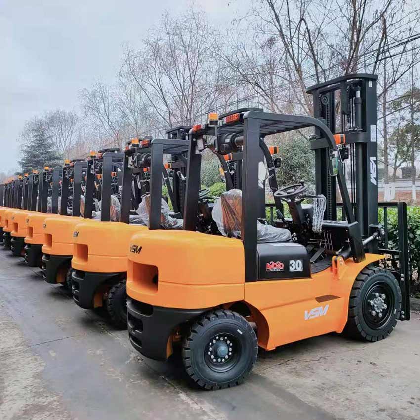 VSM diesel forklift deliver to Middle east (1)