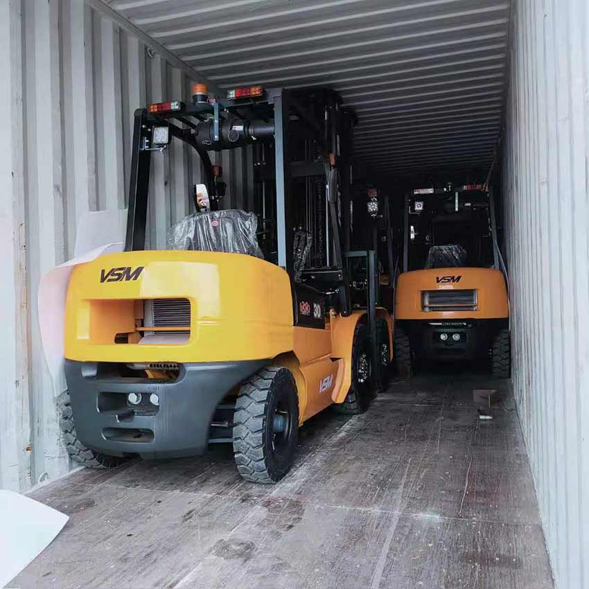 VSM diesel forklift deliver to Middle east (2)